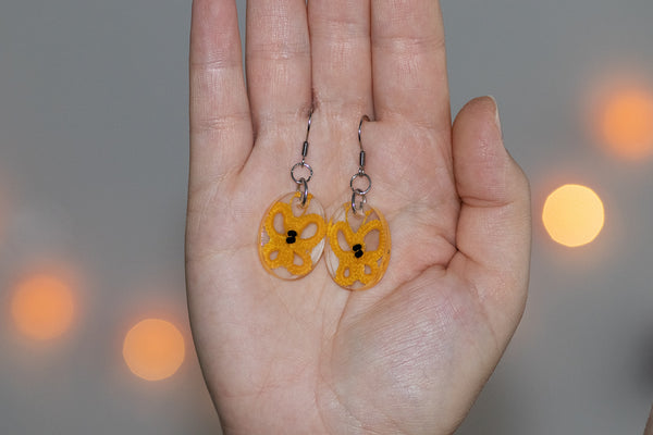 OVAL BUTTERFLY EARRINGS IN DIFFERENT COLORS