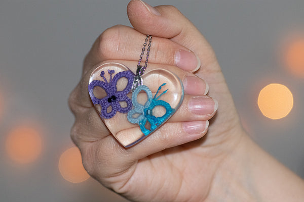 HEART-SHAPED PENDANT WITH PURPLE AND BLUE BUTTERFLY